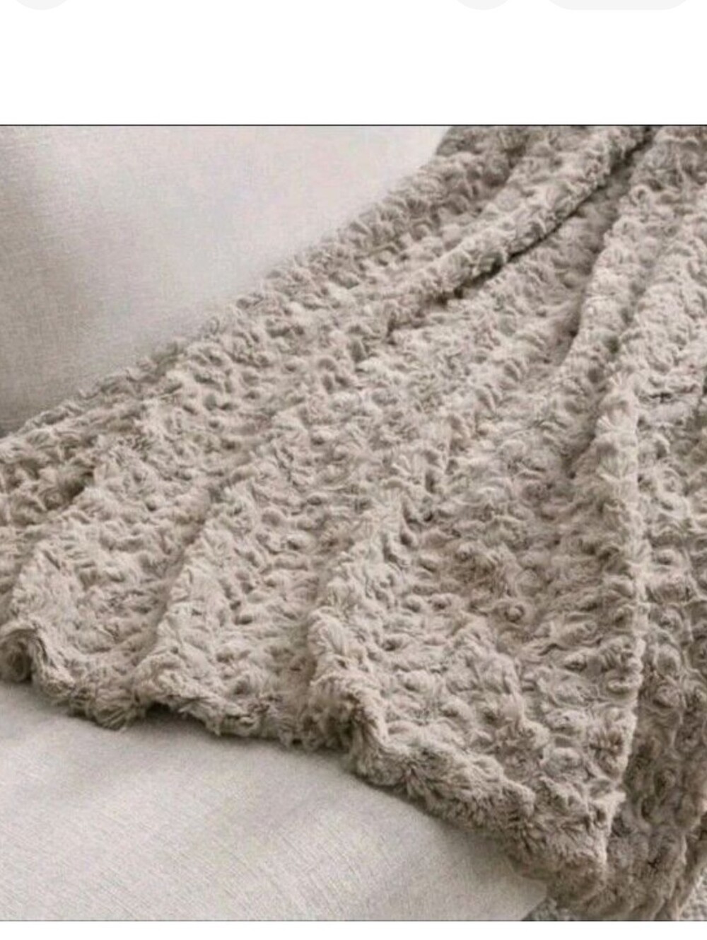 Casual Living Faux Fur Throw Blanket for Couch Sofa - Cream 60x70 Inches - Picture 4 of 4